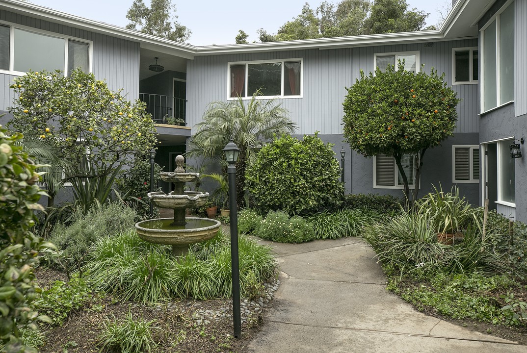 Sonrisa Apartments in Santa Barbara, CA - Building Photo