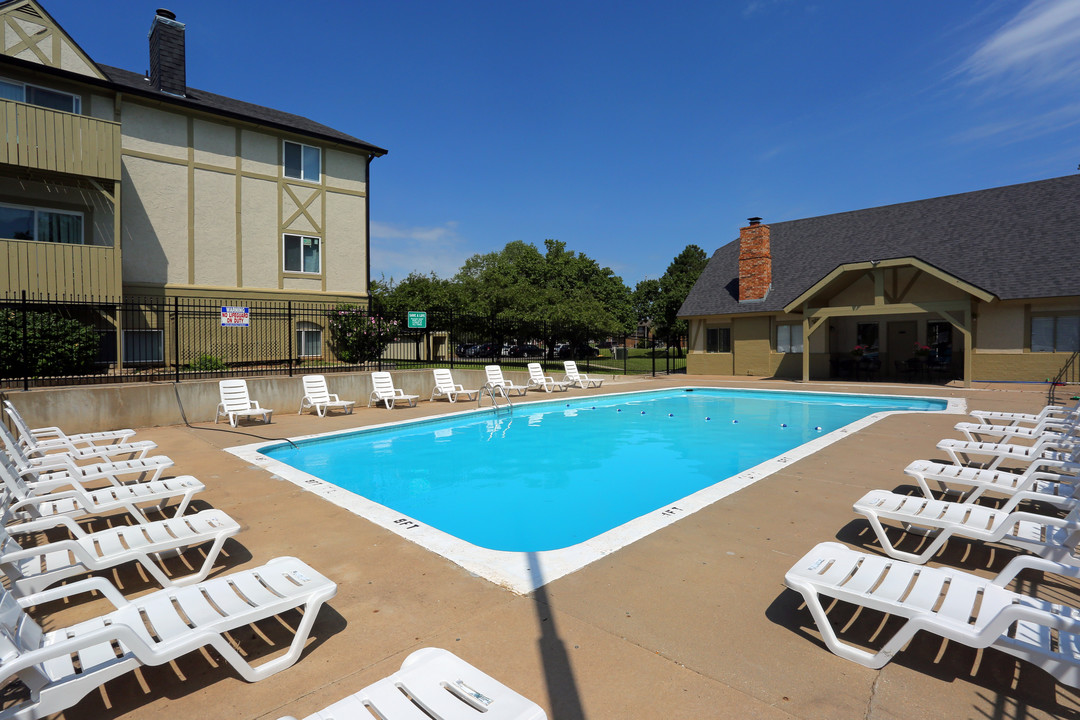 Spring Ridge Village in Wichita, KS - Building Photo