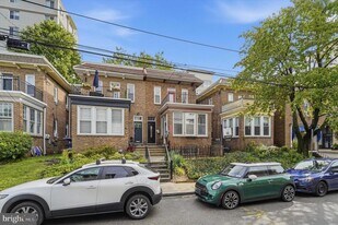 1 W Athens Ave in Ardmore, PA - Building Photo