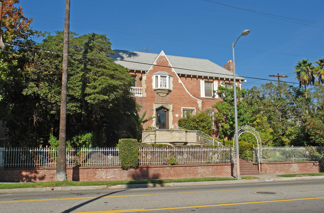 7655 Hollywood Blvd in Los Angeles, CA - Foto de edificio - Building Photo