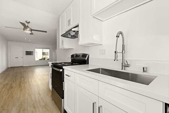 Valle at 9121 Kenwood in Spring Valley, CA - Building Photo - Building Photo