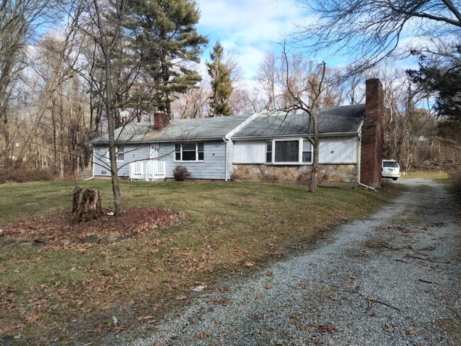 386 Moose Hill Rd in Monroe, CT - Building Photo - Building Photo