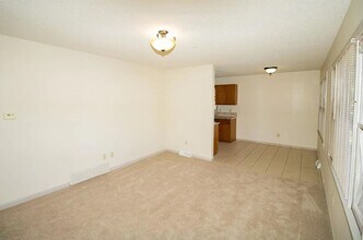 554 S Circle Dr in Derby, KS - Building Photo - Building Photo
