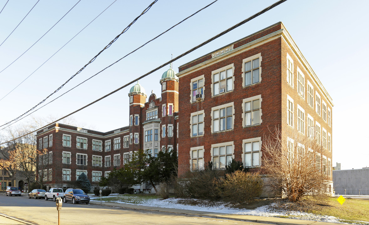 Kennington Arms in New Kensington, PA - Foto de edificio