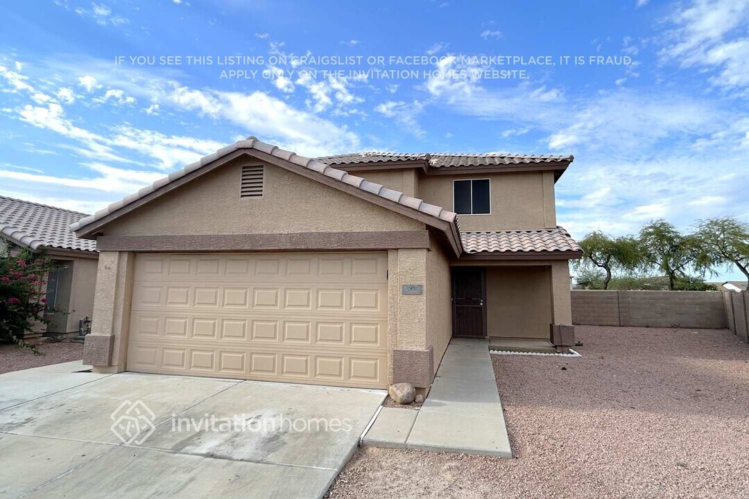 11912 W Scotts Dr in El Mirage, AZ - Building Photo
