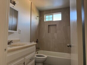 15510 Oakbury Dr in La Mirada, CA - Foto de edificio - Building Photo