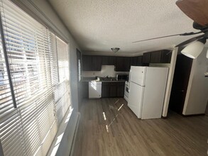 33 Glen Eagle Dr, Unit 33 in Bristol, CT - Building Photo - Building Photo