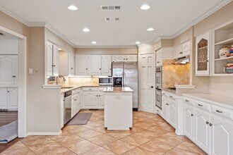 6950 Joyce Way in Dallas, TX - Building Photo - Building Photo