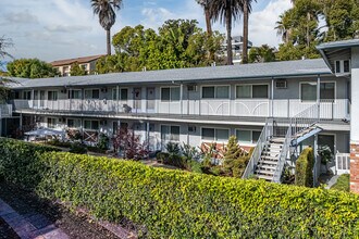 Green Leaf Apartments in Pasadena, CA - Foto de edificio - Building Photo