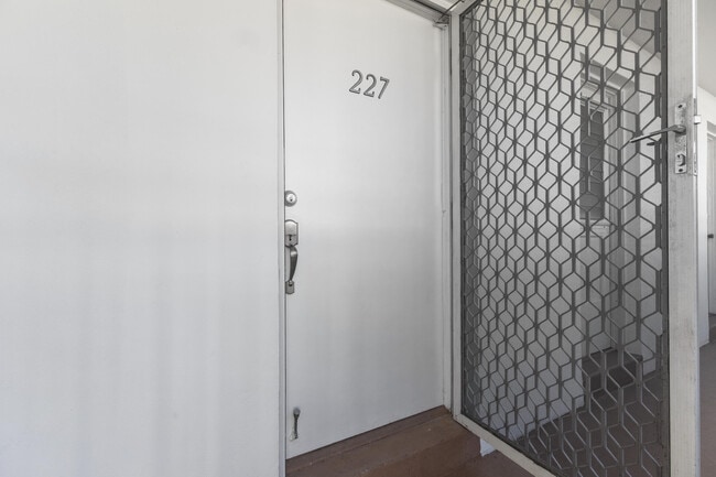 5401 NW 2nd Ave in Boca Raton, FL - Building Photo - Building Photo