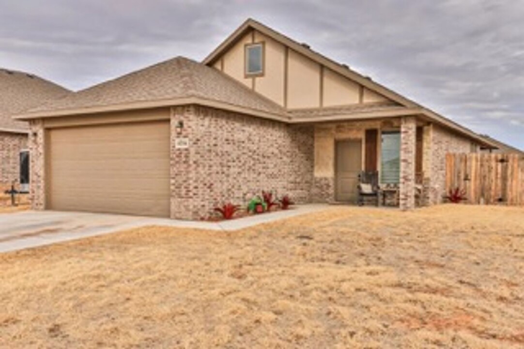 8706 18th St in Lubbock, TX - Building Photo