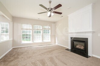 1562 Pondhaven Dr in High Point, NC - Foto de edificio - Building Photo