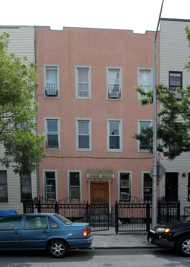 86 Menahan St in Brooklyn, NY - Building Photo - Building Photo