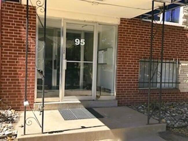 95 N Clarkson St in Denver, CO - Building Photo - Building Photo