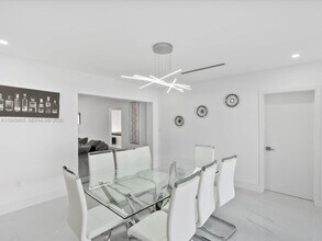 4901 Grant St in Hollywood, FL - Building Photo - Building Photo