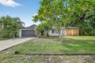 770 SE Hollahan Ave in Port St. Lucie, FL - Building Photo