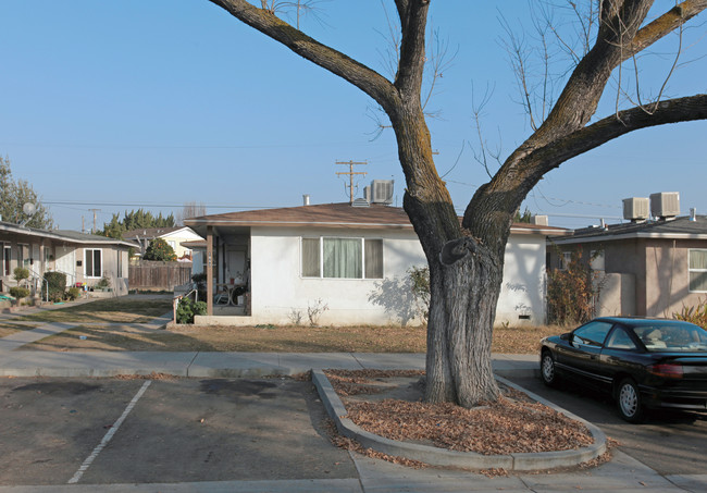 1943 Darrah St in Ceres, CA - Foto de edificio - Building Photo