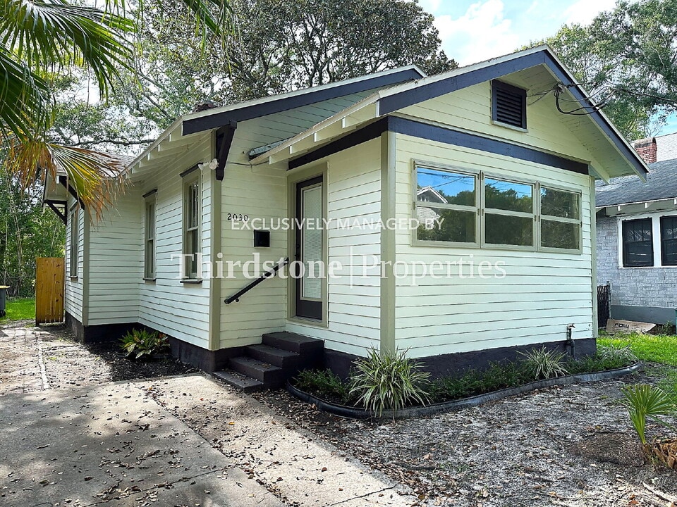 2030 Redwing St in Jacksonville, FL - Foto de edificio