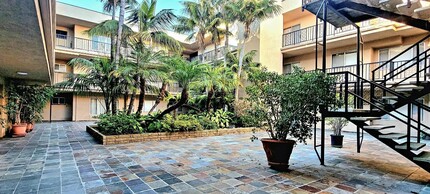 2662 E 2nd St, Unit G-1 in Long Beach, CA - Foto de edificio - Building Photo