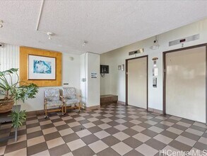 2421 Tusitala St in Honolulu, HI - Building Photo - Building Photo