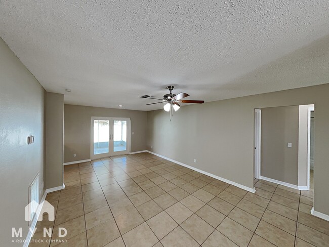 604 Chilt Dr in Brandon, FL - Building Photo - Building Photo