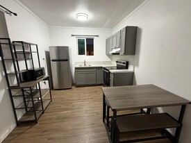 381 Waiehu Beach Rd in Wailuku, HI - Building Photo