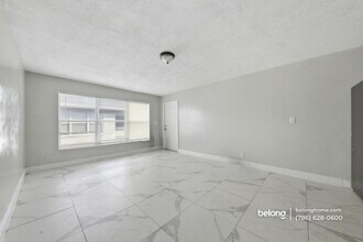 5700 NW 28th St in Miami, FL - Building Photo - Building Photo