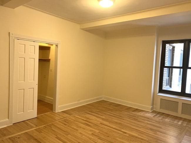 160 2nd Ave, Unit 8K in New York, NY - Foto de edificio - Building Photo