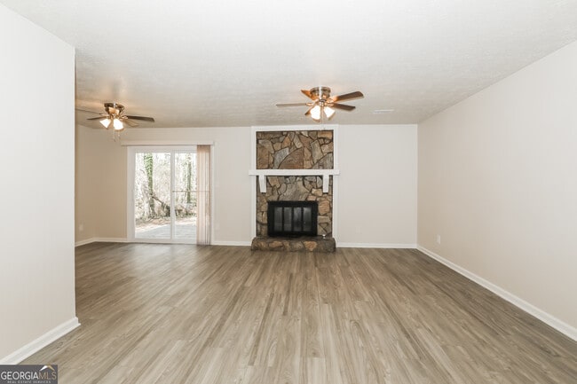 9319 Forest Knoll Dr in Jonesboro, GA - Building Photo - Building Photo