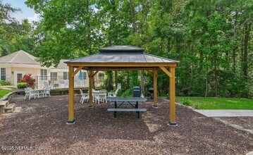 8601 Beach Blvd in Jacksonville, FL - Building Photo - Building Photo