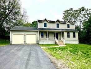 8 Linden St in Bristol, RI - Building Photo - Building Photo
