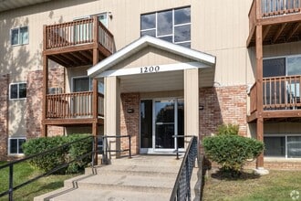 Four Seasons Apartments in Faribault, MN - Foto de edificio - Building Photo