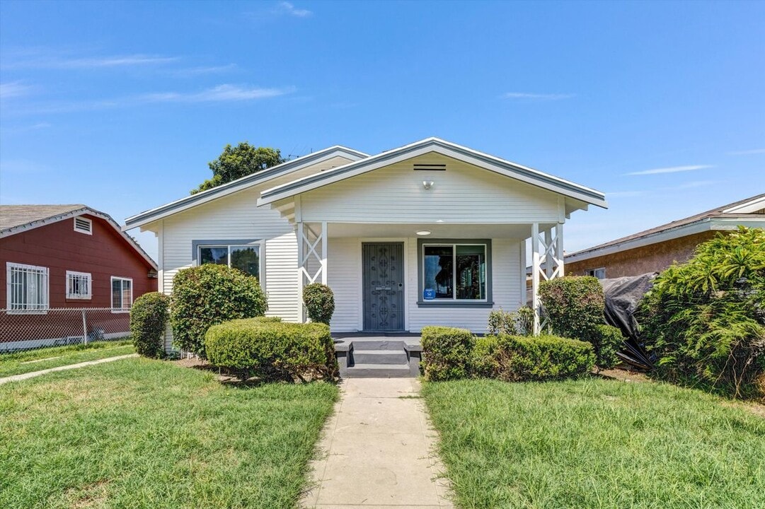 1413 E 76th Pl in Los Angeles, CA - Building Photo