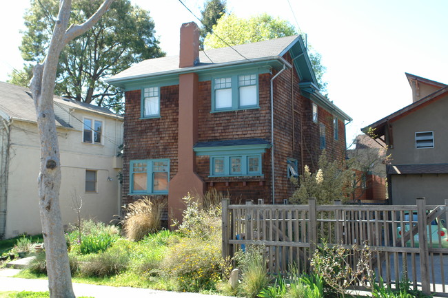 1708 Milvia St in Berkeley, CA - Foto de edificio - Building Photo