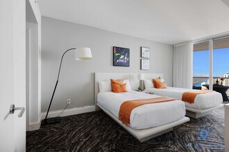 4111 S Ocean Dr in Hollywood, FL - Building Photo - Building Photo