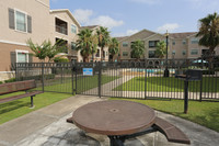 Heritage Estates in Houston, TX - Foto de edificio - Building Photo