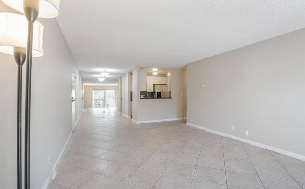 8577 Rugby Dr, Unit 108 in West Hollywood, CA - Building Photo