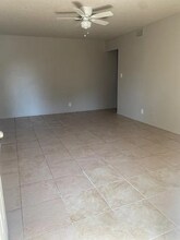 2749 W Fairmont Ave, Unit APT 204 in Fresno, CA - Building Photo - Building Photo