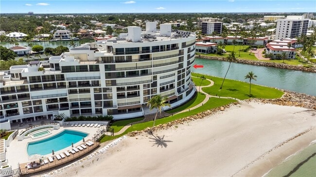 2318 Gulf Shore Blvd N