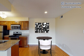 14343 Willow Bend Park-Unit -ID124A in Town and Country, MO - Foto de edificio - Building Photo