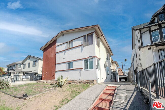 332 S Wilton Pl in Los Angeles, CA - Building Photo - Building Photo