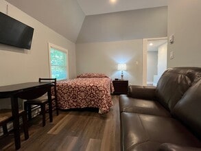 79 Montvale Ave in Woburn, MA - Foto de edificio - Building Photo