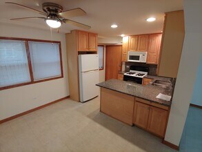 5450 W Higgins Ave, Unit 2 in Chicago, IL - Building Photo - Building Photo