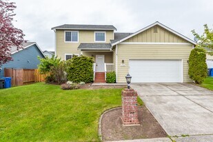 1730 NW Almond Loop in Oak Harbor, WA - Building Photo