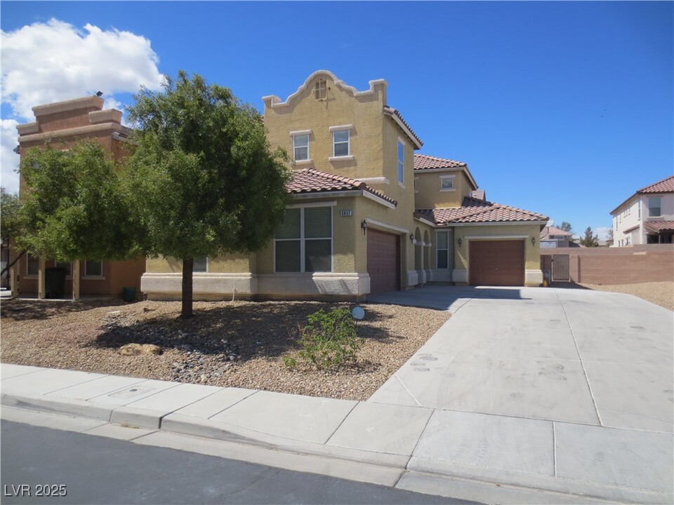 5837 Tamarack Lodge Ln in North Las Vegas, NV - Foto de edificio