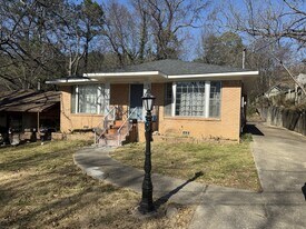 1100 W Grand Ave in Hot Springs, AR - Building Photo