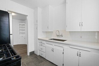 NEWLY RENOVATED APARTMENTS IN PRIME ALAMIT... in Long Beach, CA - Building Photo - Interior Photo