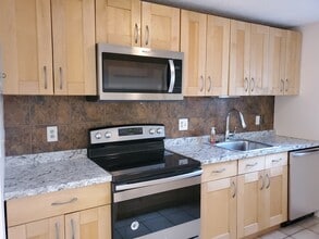 36 Village Hill Ln in Natick, MA - Building Photo - Building Photo