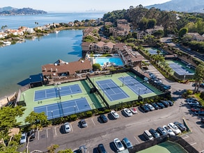 Harbor Point in Mill Valley, CA - Foto de edificio - Building Photo