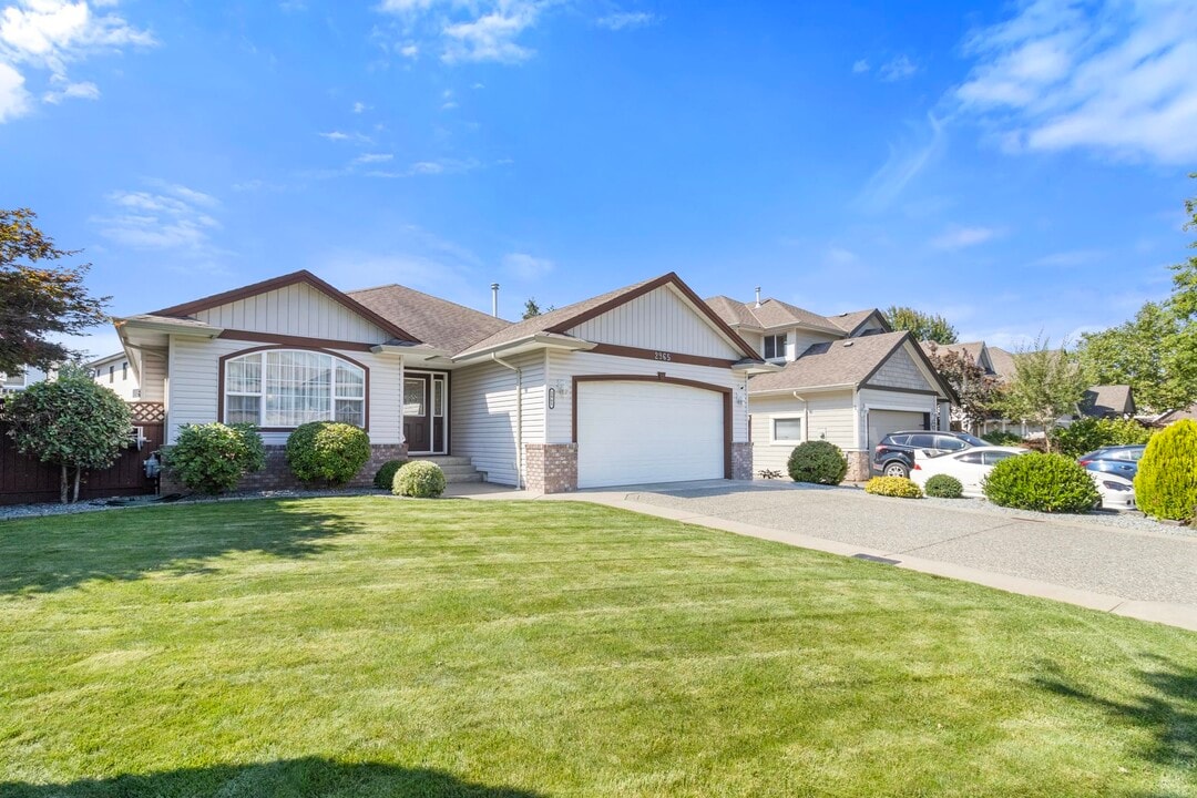2965 Whistle Dr in Abbotsford, BC - Building Photo
